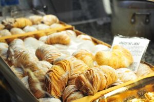 Di Mambros Deli - Sfogliatelle