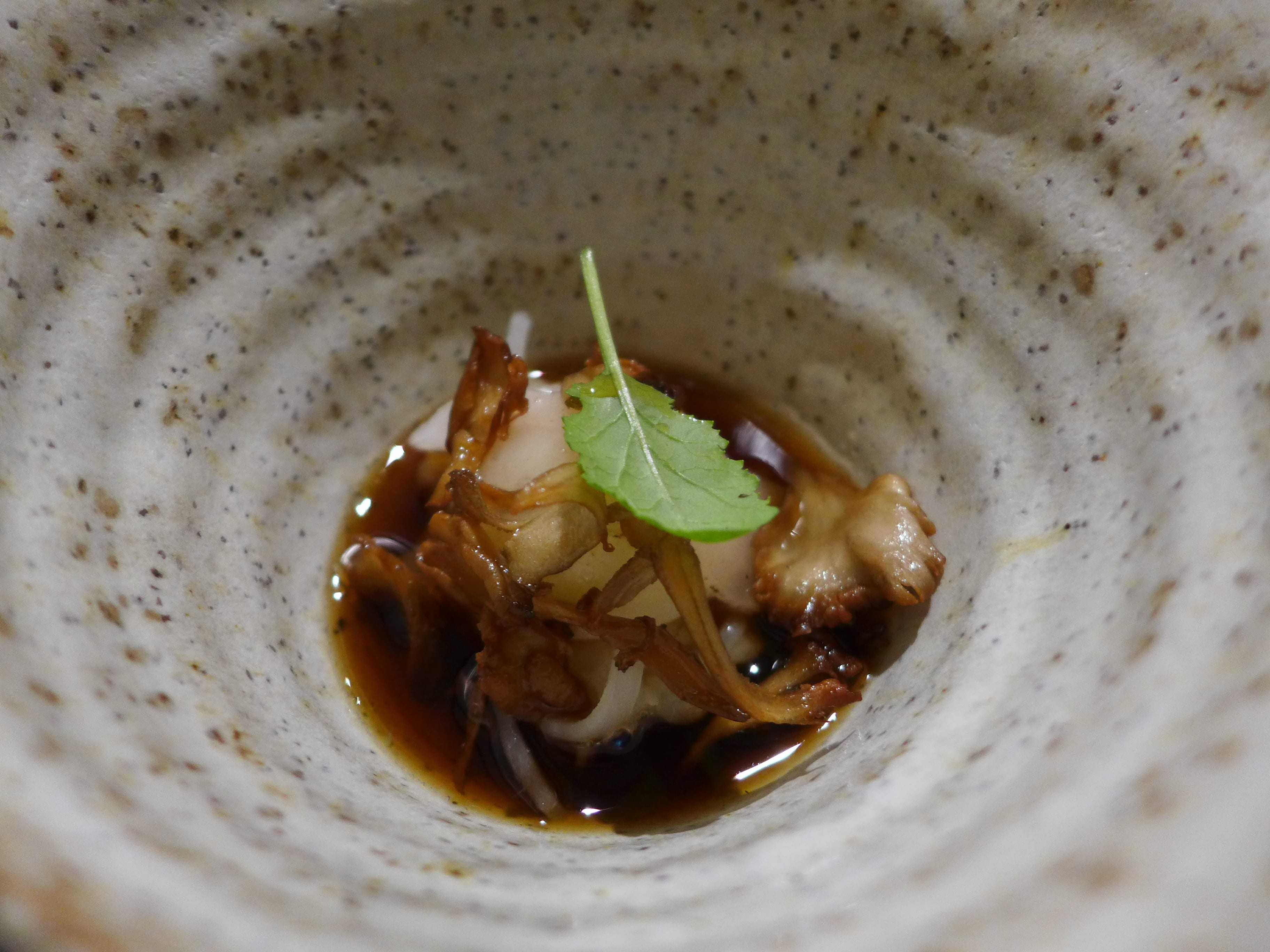 L'enclume - Broth of artichoke, Westcombe, hen of the woods (close-up)