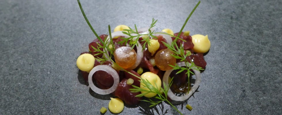 L'enclume - Valley venison, charcoal oil, mustard and fennel