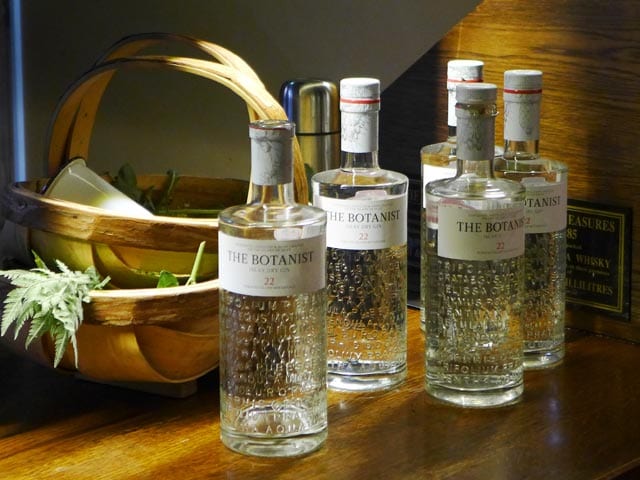 Glasgow gin club forage - The Botanist and foraging basket