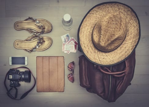 Top 5 best packing light holiday tips 