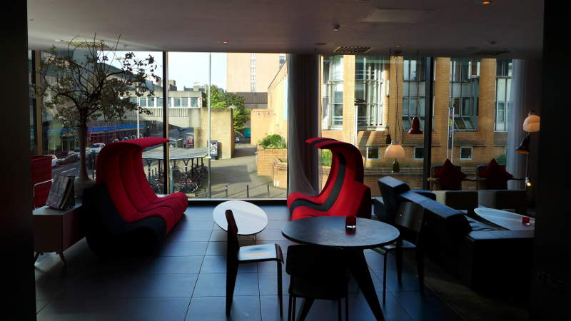CitizenM Glasgow - funky seating