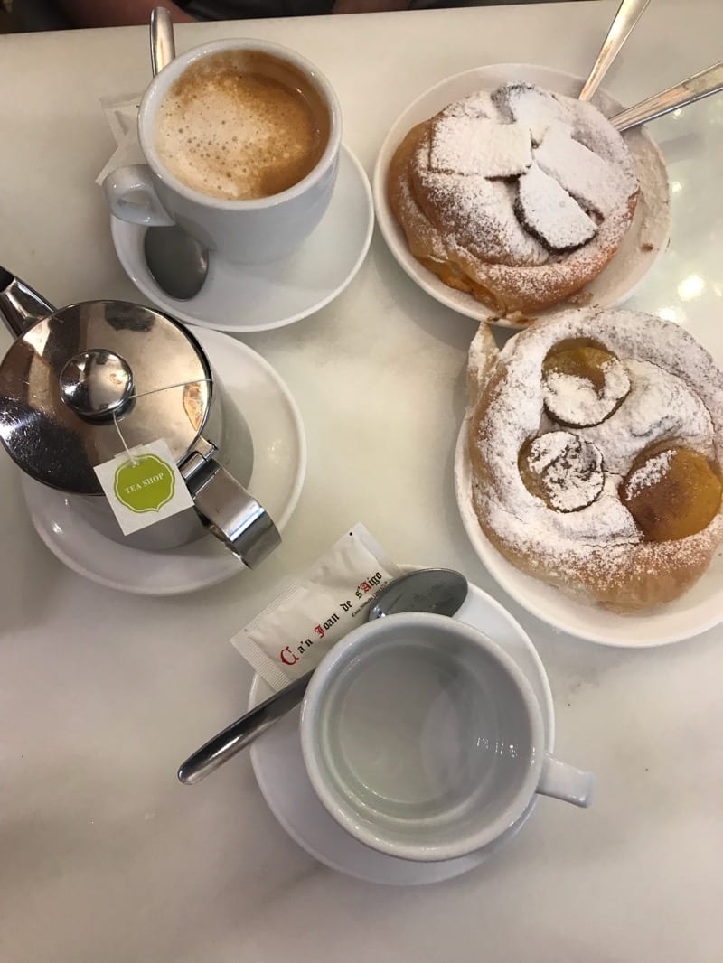Palma - ensaimadas and coffee