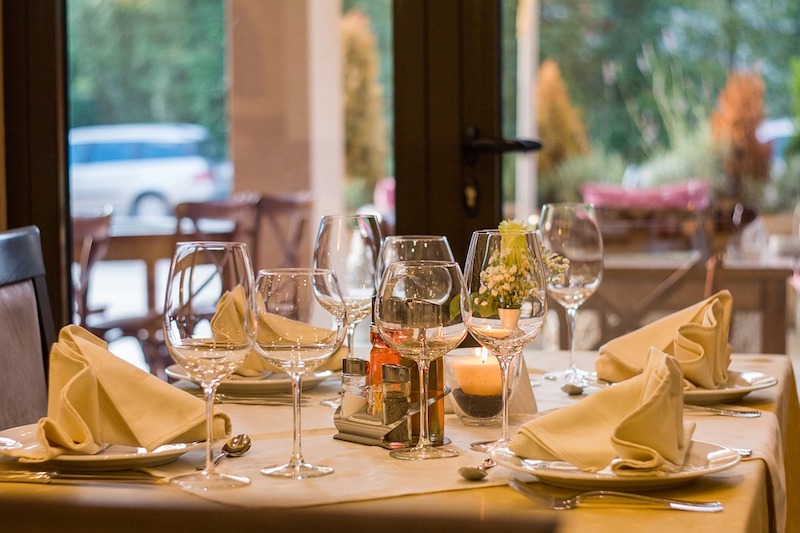 eating out dining table image