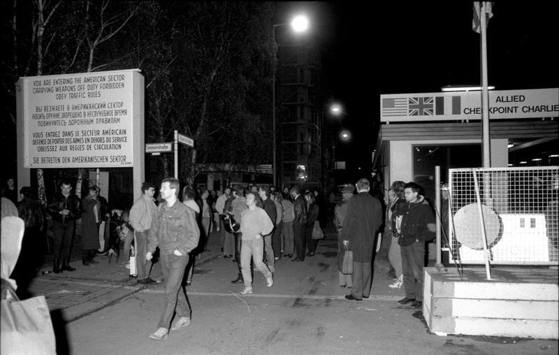 Berlin, Checkpoint Charlie, Nacht des Mauerfalls