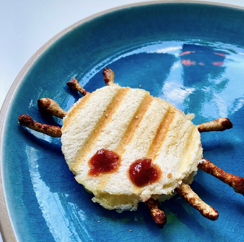 halloween grilled cheese toastie spider