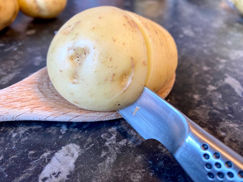 hasselback potatoes cutting