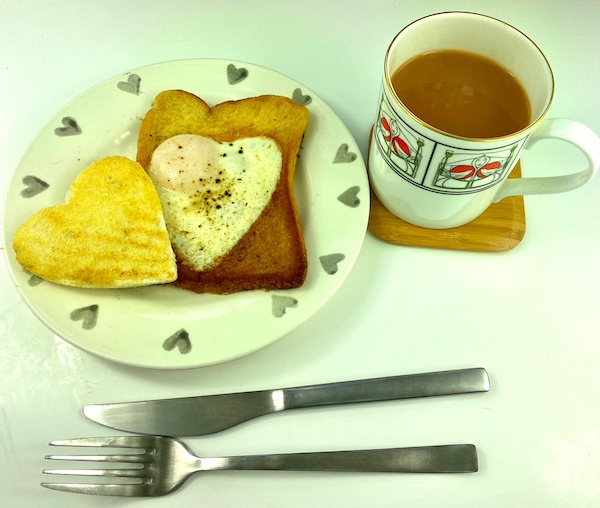 egg heart toast 1