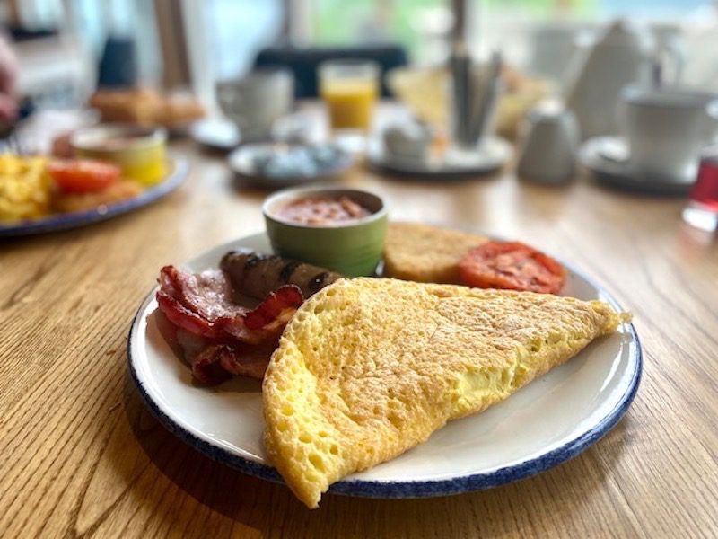 the whispering pine lodge breakfast omelette