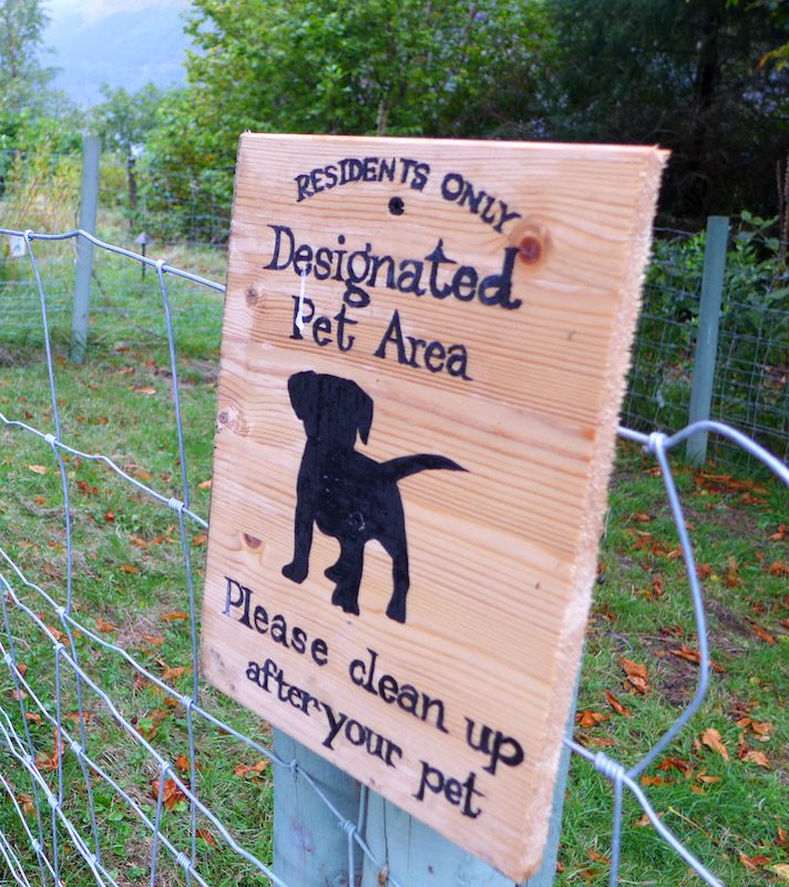 the whispering pine lodge dog sign