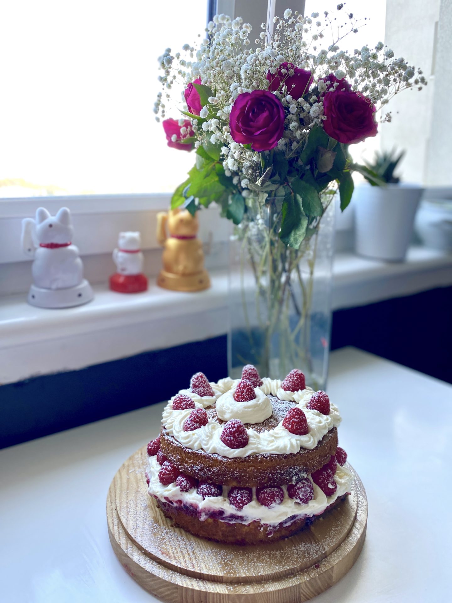 raspberry victoria sponge cake
