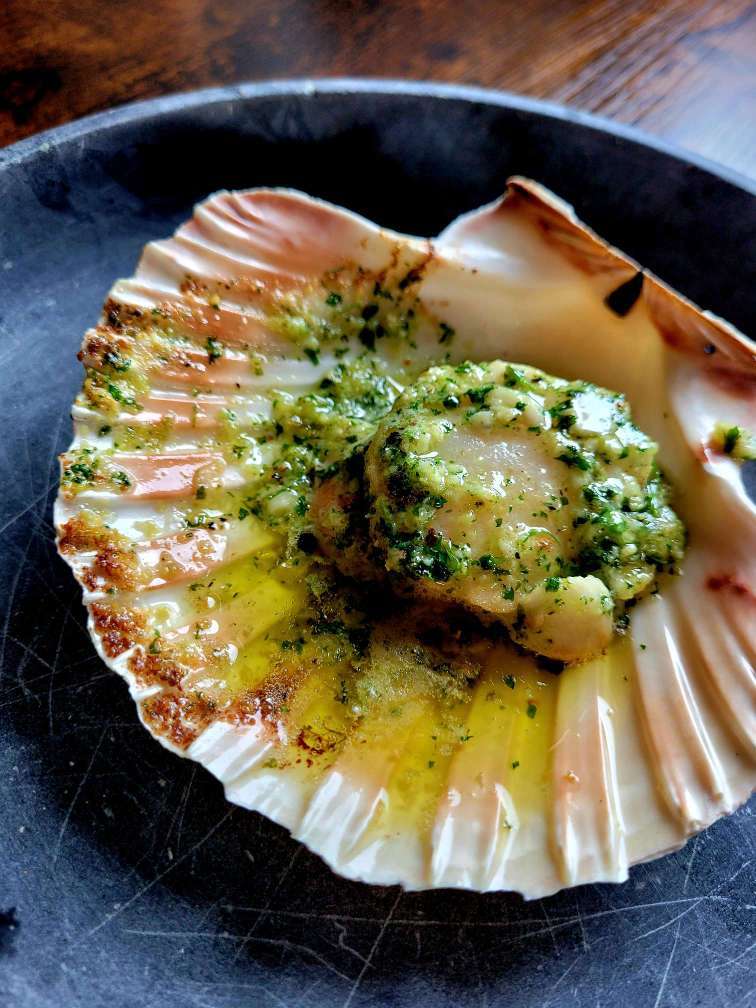 baked garlic and herb butter scallops