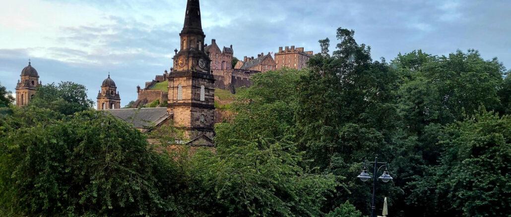 view to edinburgh castle from pompadour