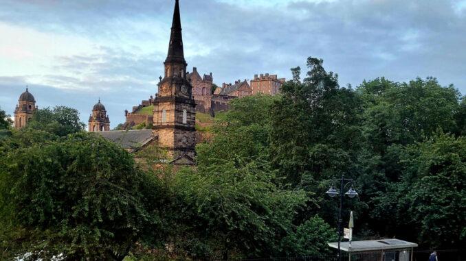 view to edinburgh castle from pompadour