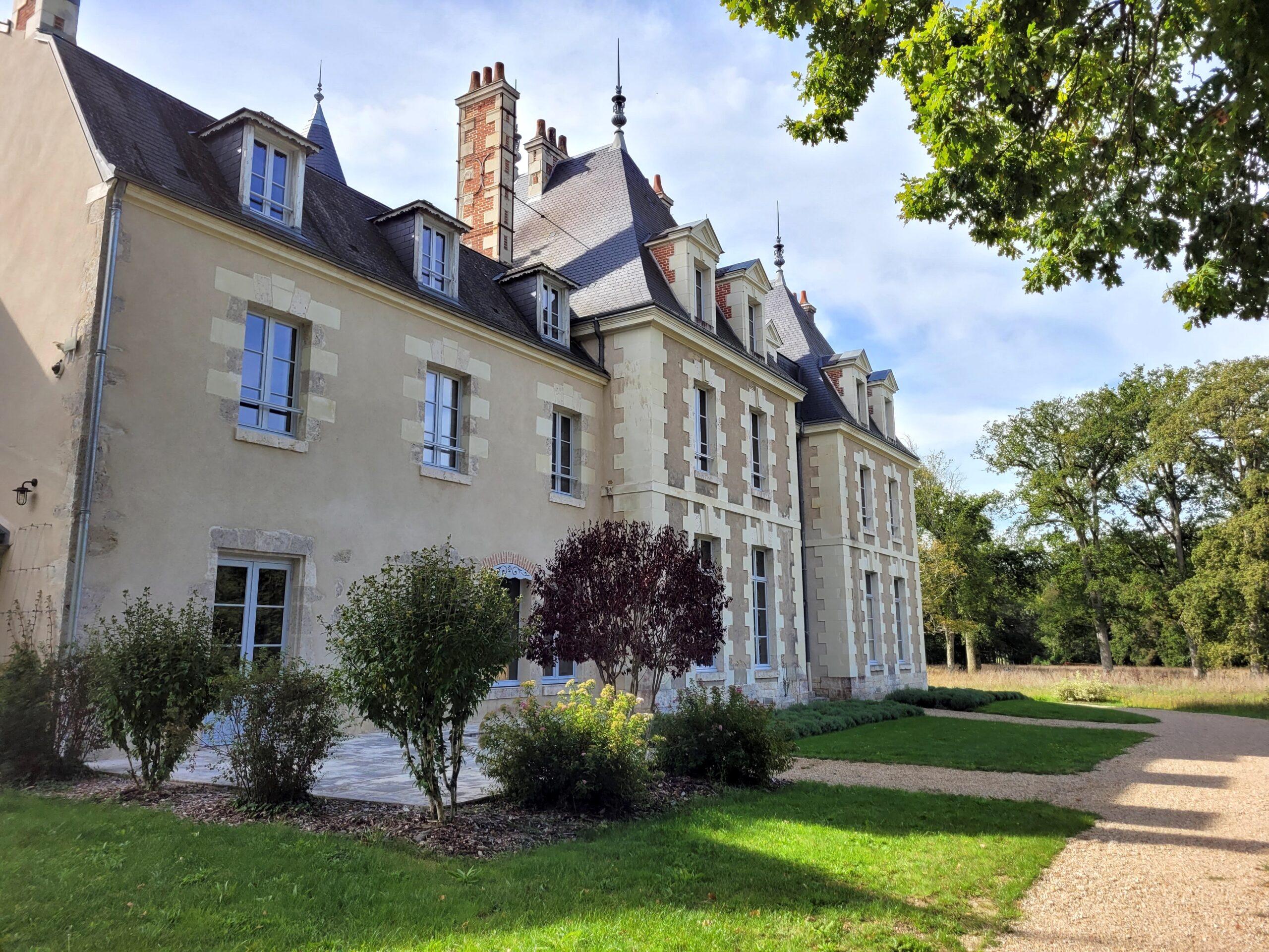 les sources de cheverny chateau outside