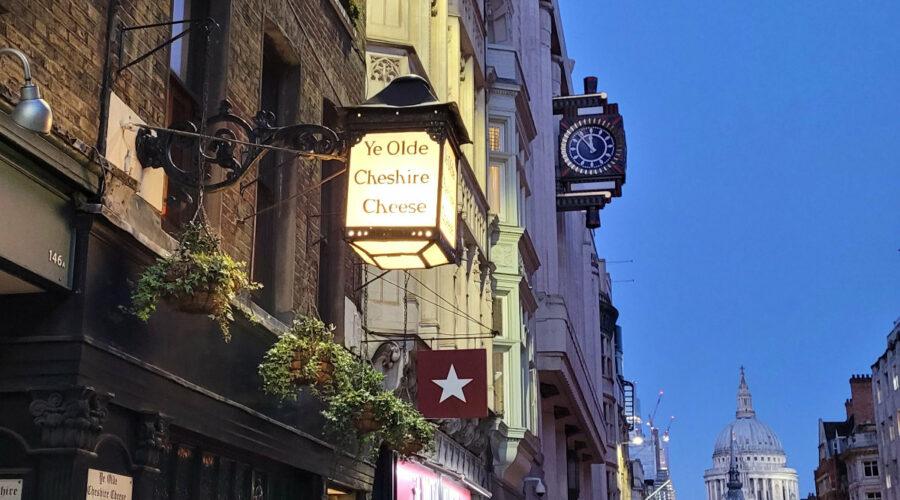 ye olde cheshire cheese outside