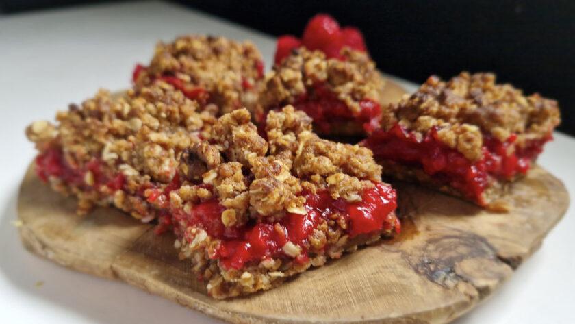Recipe for Air Fryer Raspberry Crumble Slices