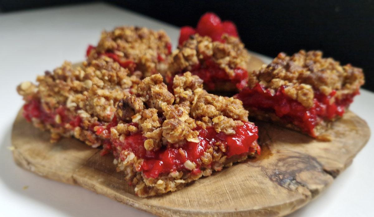 Recipe for Air Fryer Raspberry Crumble Slices