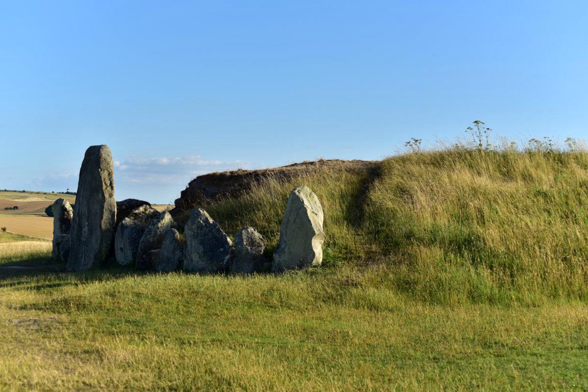 Avebury Travel Guide