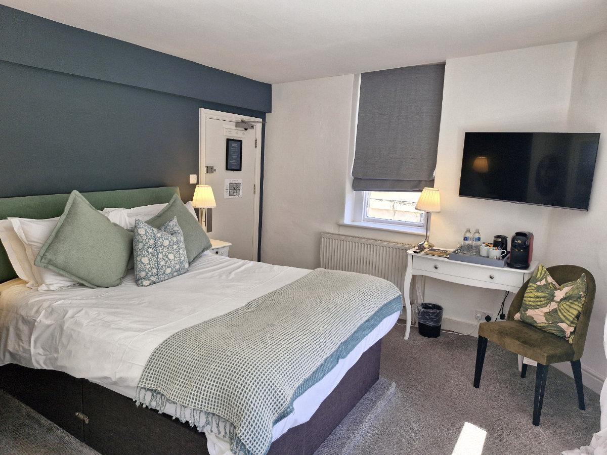 the griffin Inn Bath bedroom