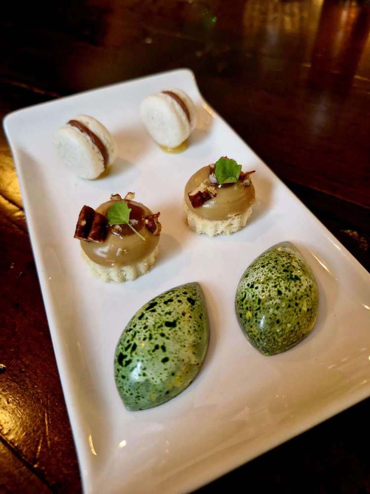 1610 at The Globe Inn, Dumfries petit fours