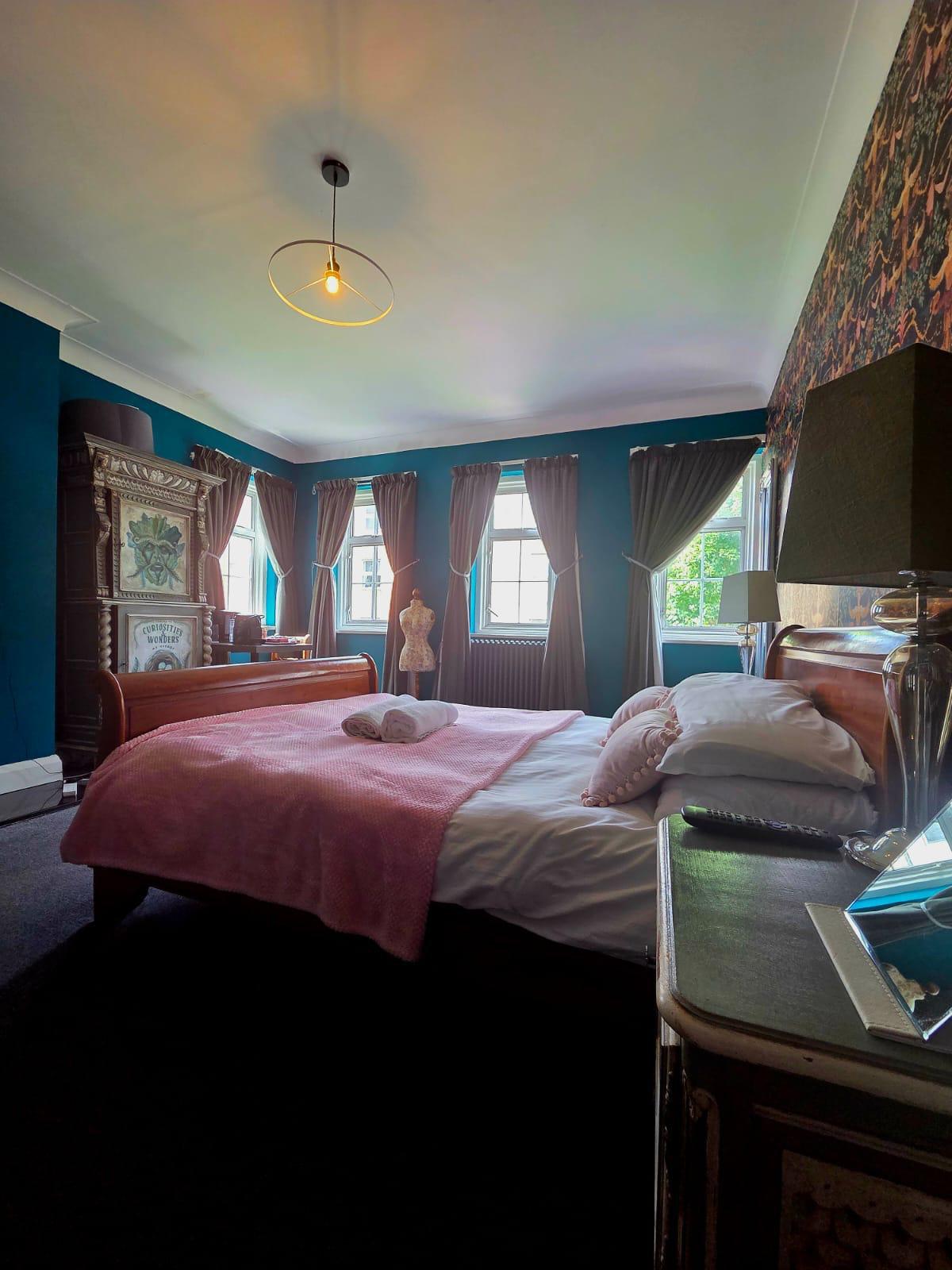 Angel of Bow_bedroom (9)