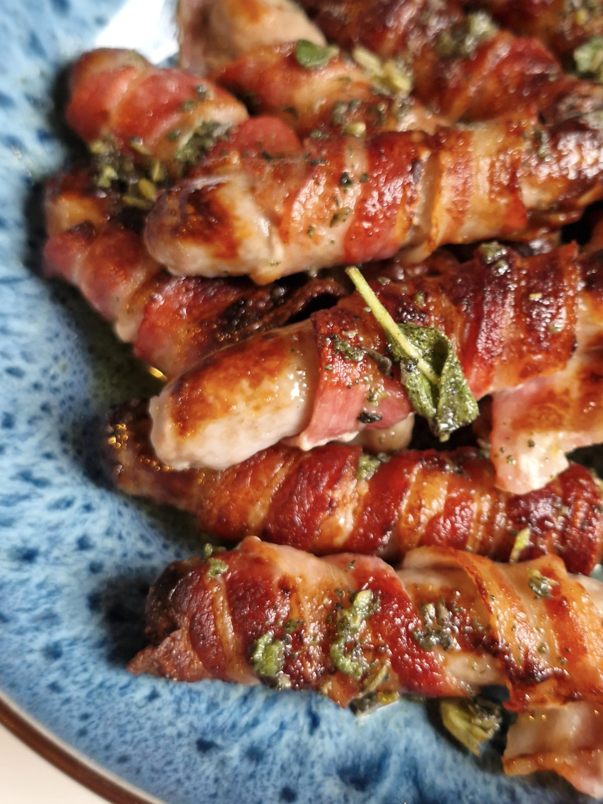 air fryer pigs in blankets with sage