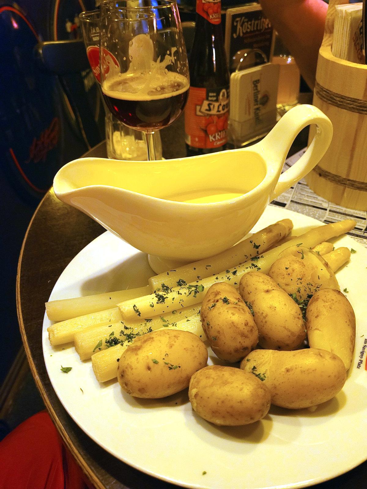 Dicke Wirtin traditional Berlin restaurant in Charlottenburg