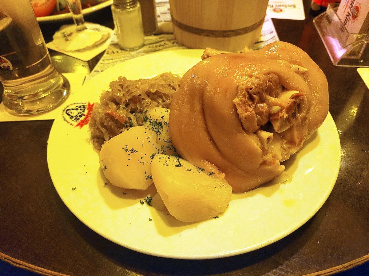 Dicke Wirtin traditional Berlin restaurant in Charlottenburg