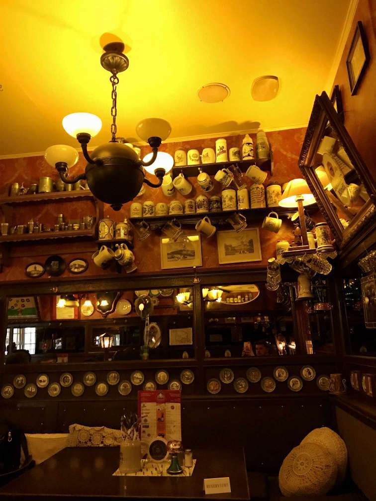 Dicke Wirtin traditional Berlin restaurant in Charlottenburg