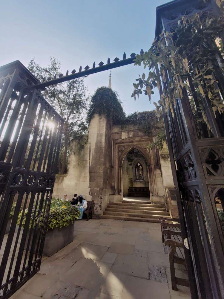 St Dunstan in the East London: A Hidden Garden Among the Ruins
