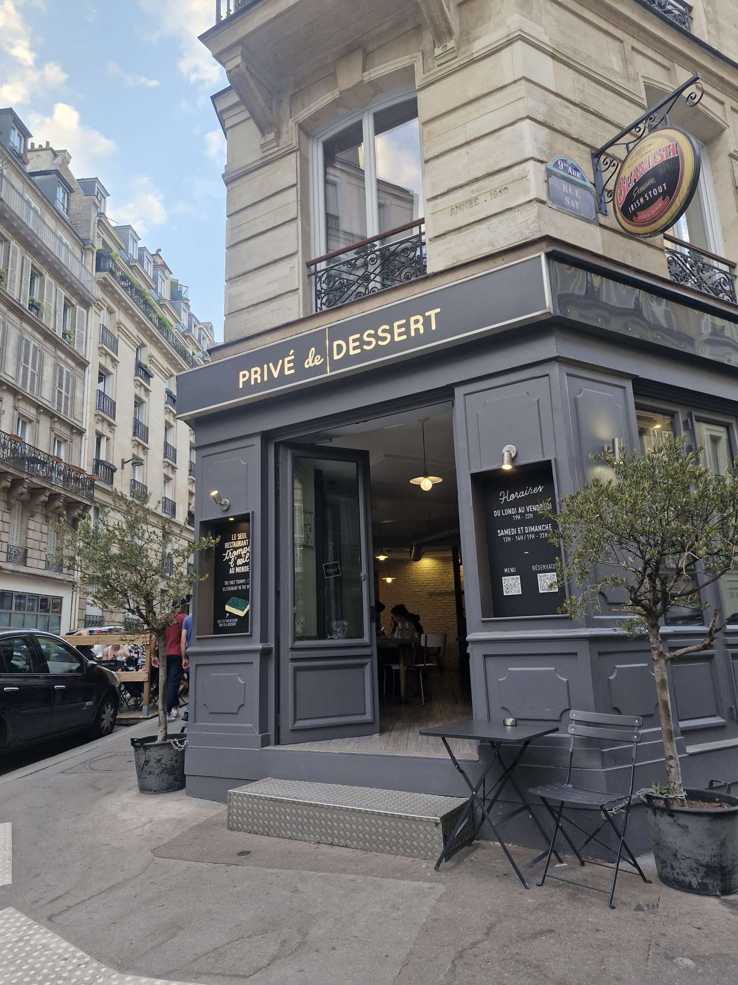Privé de Dessert Paris Review | Unique Paris Restaurant outside 