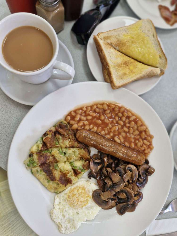 breakfast at Euro cafe caledonian road