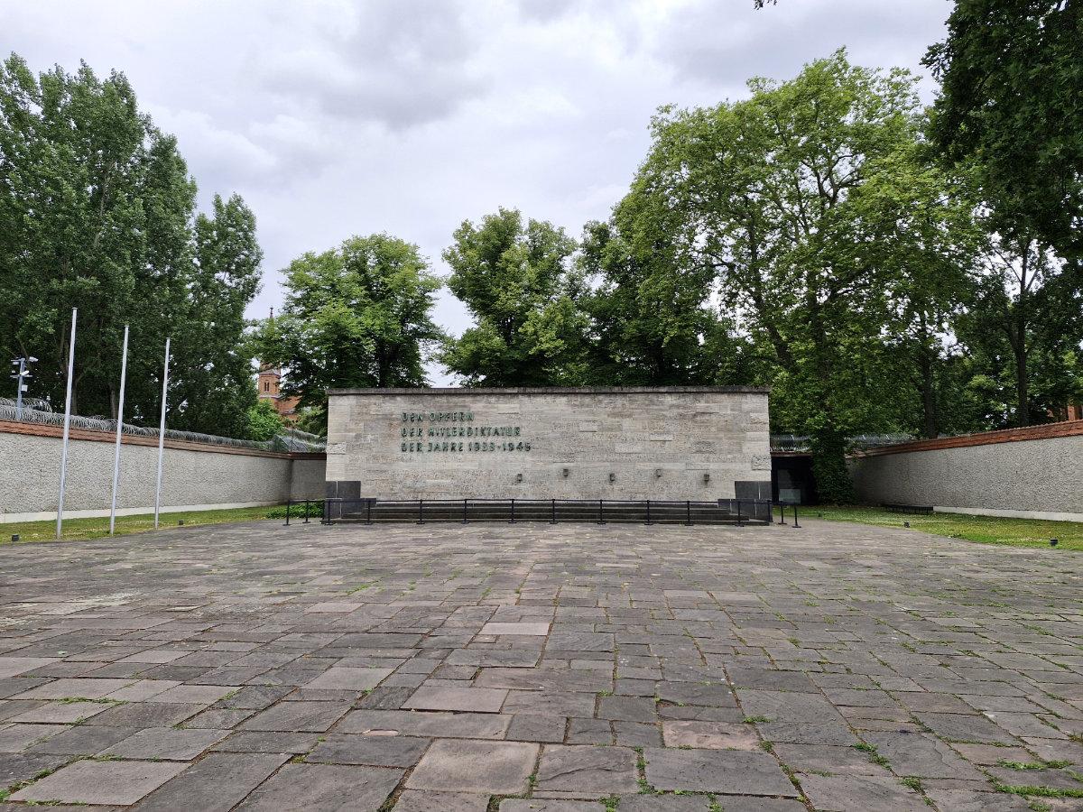 Gedenkstätte Plötzensee memorial wall