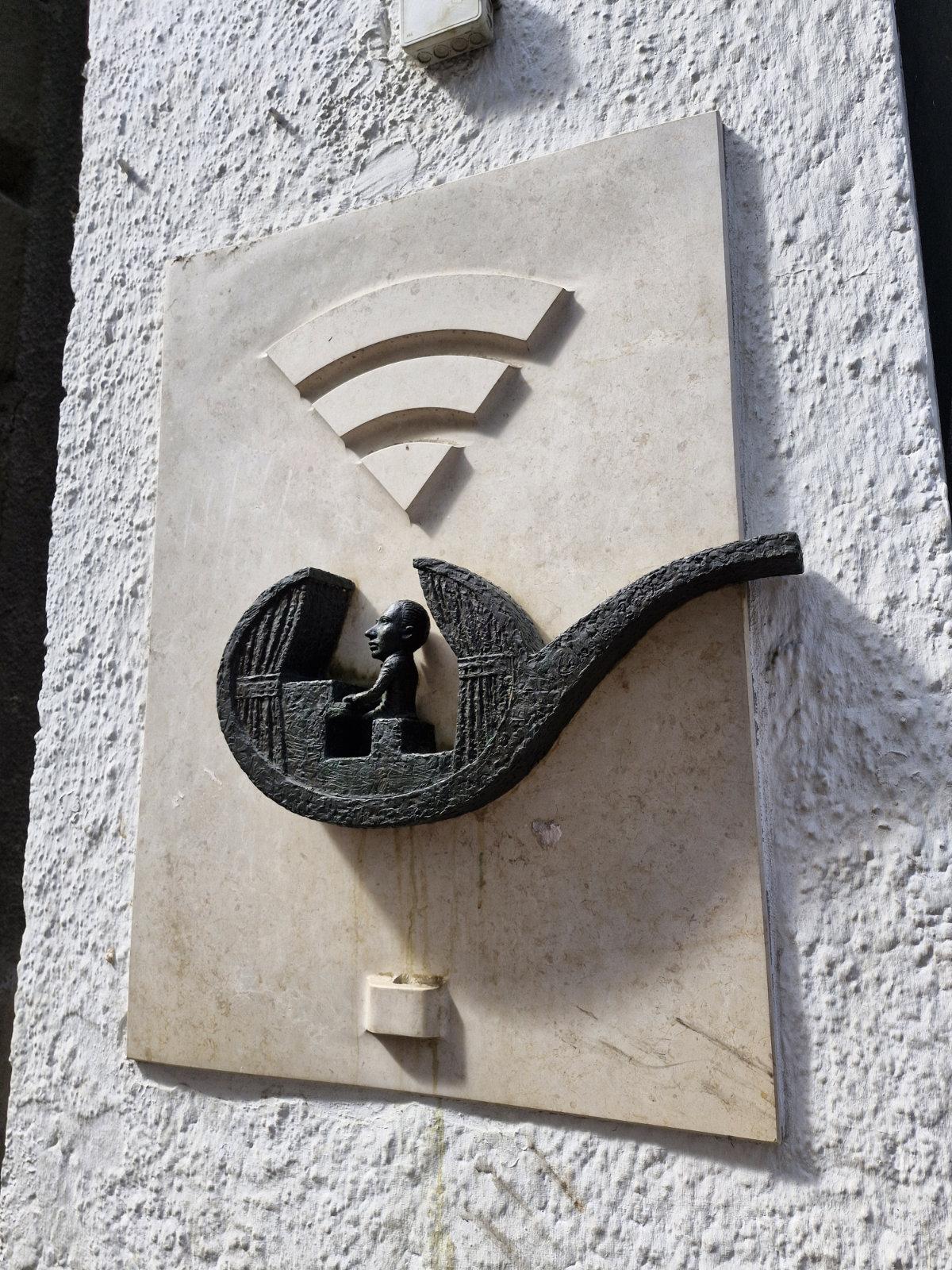 bechamel budapest outside art
