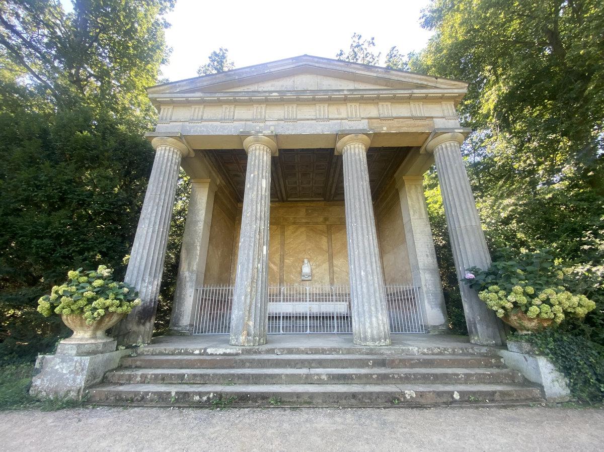 Peacock Island Berlin temple