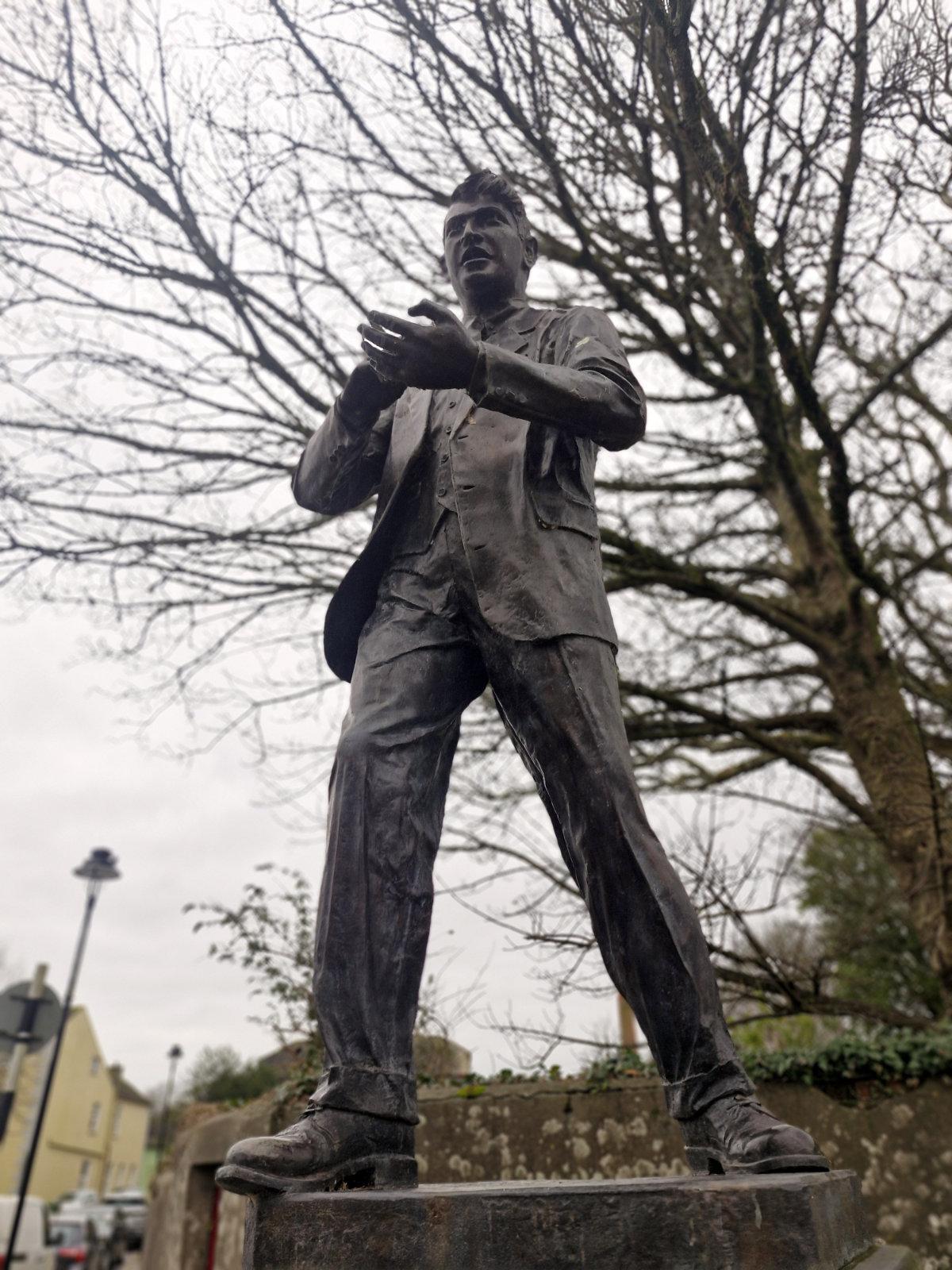 michael collins statue clonakilty