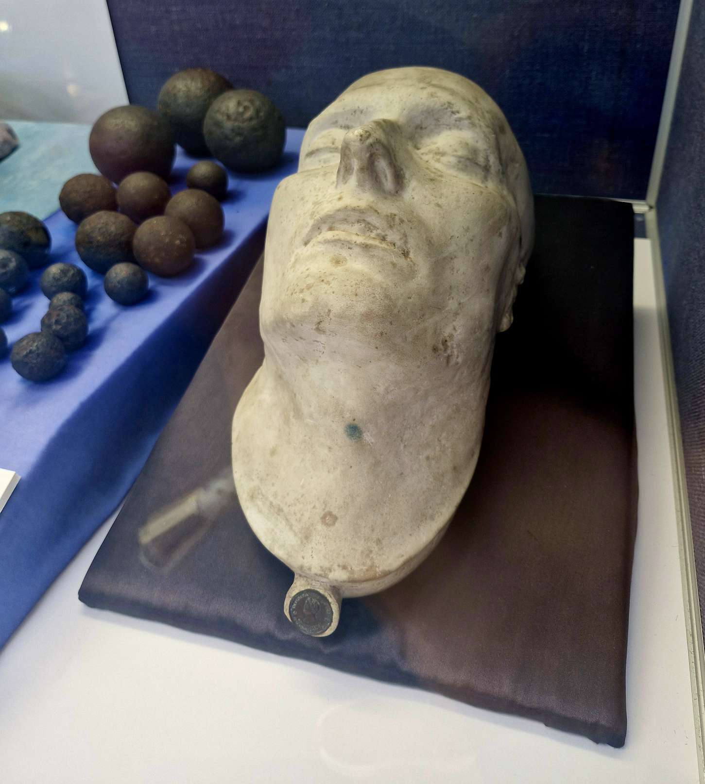 • hollow-cast plaster copy of Napoleon Bonaparte's death mask, considered one of the finest known casts. • History: It was presented to the Montrose Natural History and Antiquarian Society in 1839 (18 years after Napoleon's death in 1821) and was authenticated in 2007 by Dr. Robert Prescott of St. Andrews University.